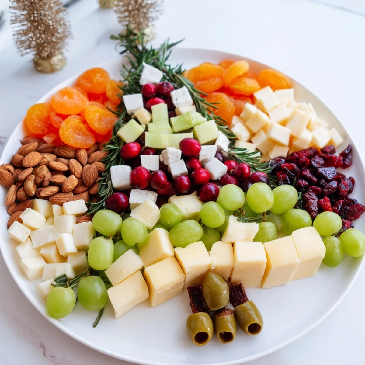 See the festive Cranberry Joy Tree Board: a delicious vegetarian appetizer with goat cheese and fresh cranberries.